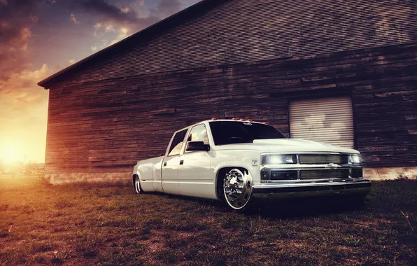 Белый, тюнинг, здание, Chevrolet, пикап