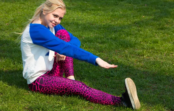 Blouse, young, exercise, blonde, shoe, slim, Margot Reese, pants leg