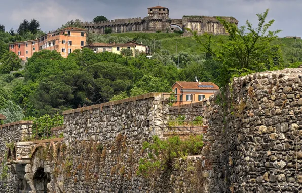 Картинка пейзаж, стена, башня, дома, Италия, крепость, Лигурия, Сарцана