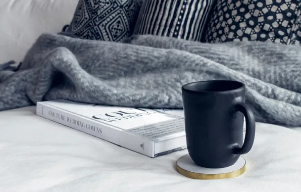 Тепло, кровать, подушки, чашка, книга, плед, уютно