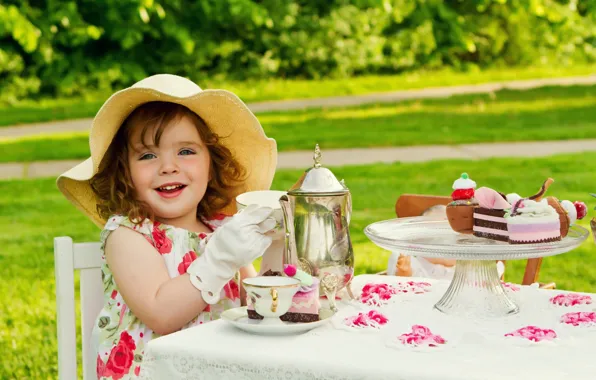 Картинка стол, ребенок, девочка, панама, дача, чайная церемония
