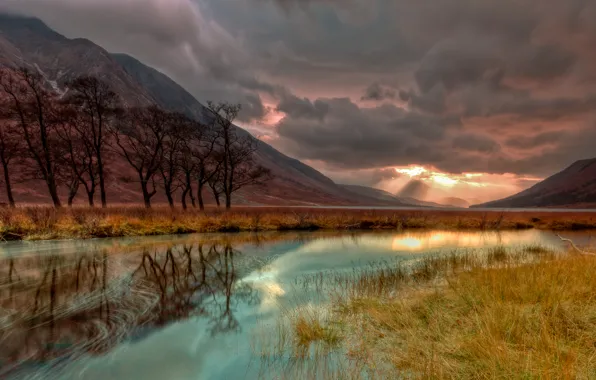 Картинка осень, небо, деревья, закат, горы, тучи, озеро