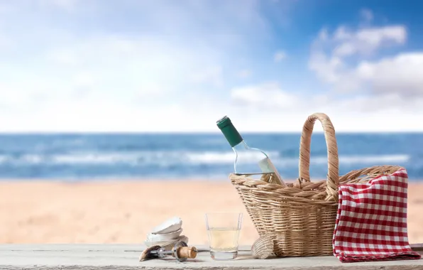 Картинка песок, море, пляж, стакан, корзина, бутылка, пробка, ракушки