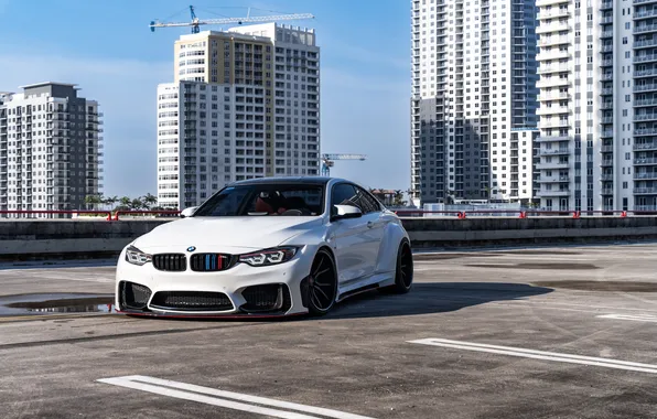 BMW, F82
