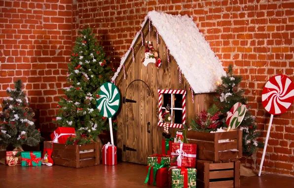 Картинка праздник, подарок, елка, рождество, подарки, Новый год, домик, елочные игрушки