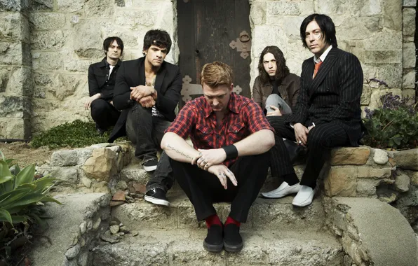 Картинка музыка, мужчина, rock, Music, Stoner rock, королевы каменной эпохи, Queens of the Stone Age, стоунер …