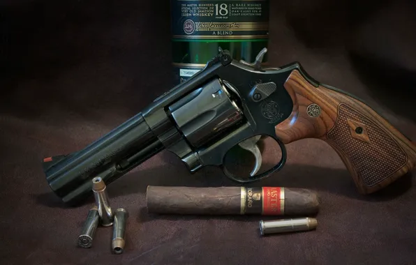 Картинка gun, whiskey, weapon, revolver, cigar, Smith & Wesson, Ammunition, S&W