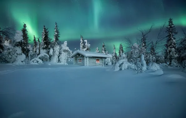 Картинка зима, снег, деревья, избушка, северное сияние, сугробы, хижина, Финляндия