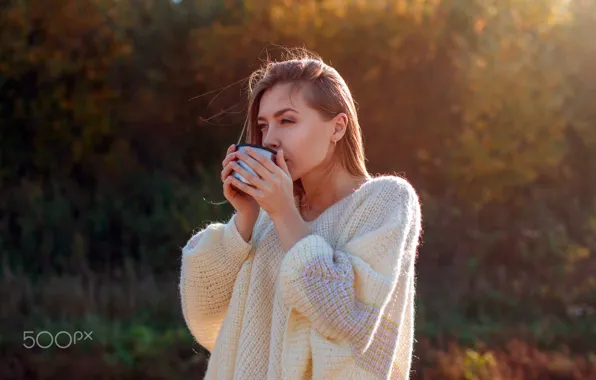 Картинка girl, Model, long hair, brown hair, photo, cup, lips, face