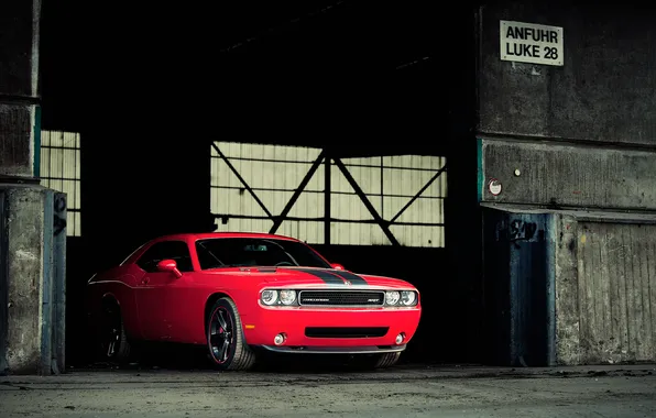 Картинка гараж, red, бетон, Dodge Challenger SRT8