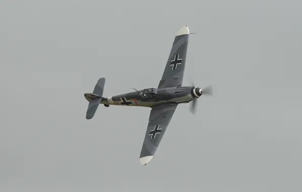 Картинка полет, самолет, серое небо, Messerschmitt Bf 109