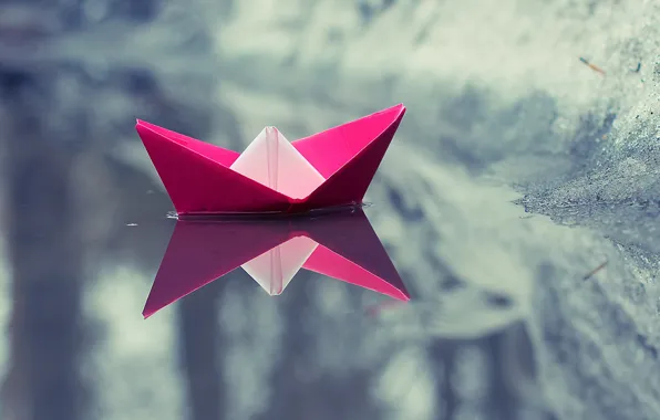 Картинка вода, отражение, розовый, бумажный кораблик
