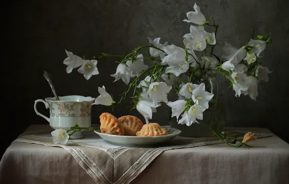 Чашка, натюрморт, колокольчики, кексы