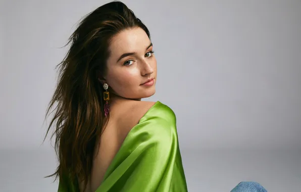 Взгляд, девушка, поза, фото, спина, серьги, Kaitlyn Dever