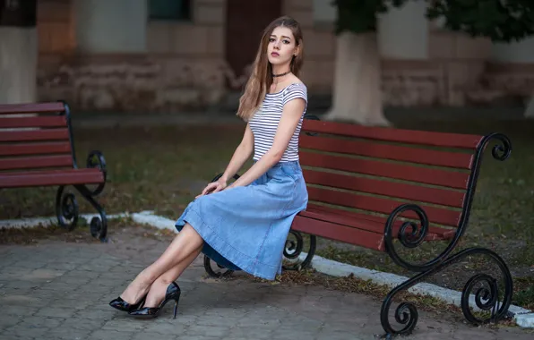 Взгляд, девушка, поза, юбка, портрет, макияж, майка, прическа