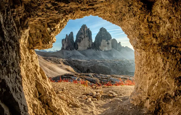 Картинка пейзаж, горы, природа, камни, Италия, пещера, Tre Cime di Lavaredo, Доломиты