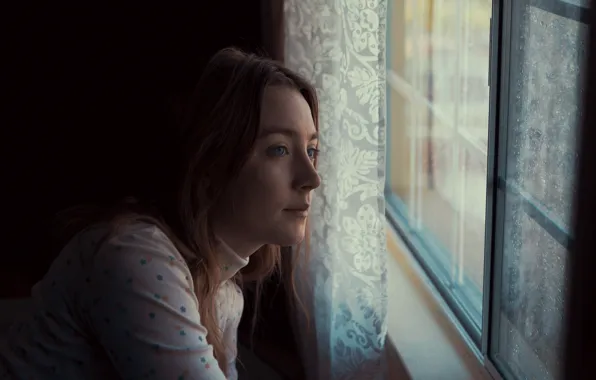 Картинка взгляд, актриса, окно, Saoirse Ronan, Сирша Ронан, Stockholm Pennsylvania