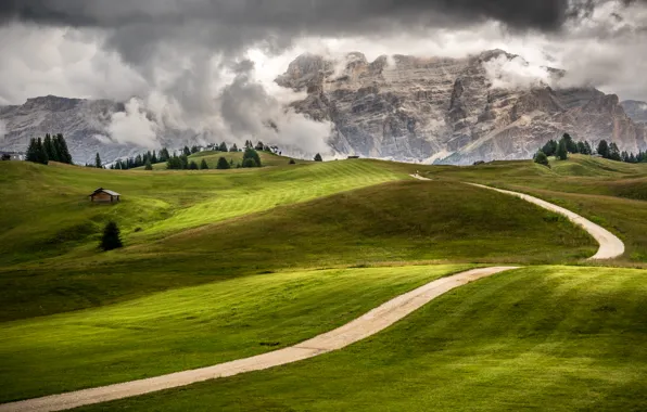 Картинка дорога, зелень, облака, деревья, горы, скалы, поля, Италия