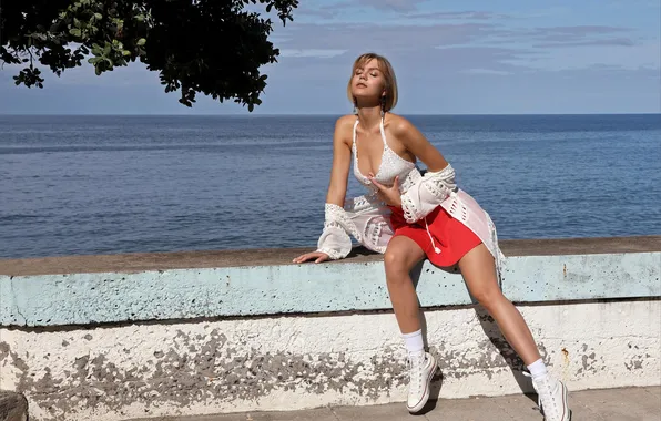 Картинка woman, young, beautiful, model, skirt, sneakers, tan, tank top