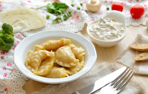 Овощи, сметана, вареники
