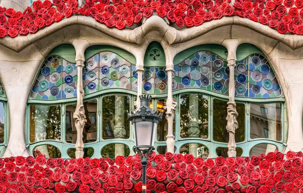 Картинка розы, фонарь, Испания, Барселона, дом Бальо