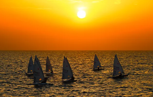 Картинка море, небо, солнце, закат, лодка, яхта, парус, регата