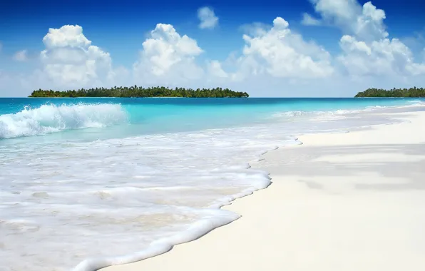 Картинка песок, белый, небо, океан, волна, остров, Облака, лазурь