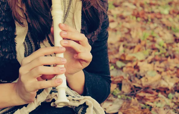 Картинка осень, руки, флейта