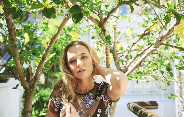 Взгляд, деревья, поза, макияж, сад, актриса, hair, Madison Iseman