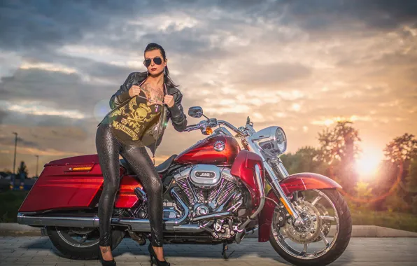 Картинка девушка, красный, тату, мотоцикл, Harley Davidson, байк, рок, харлей