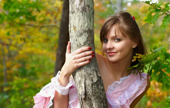 Картинка лес, взгляд, девушка, природа, улыбка, дерево, листва, платье