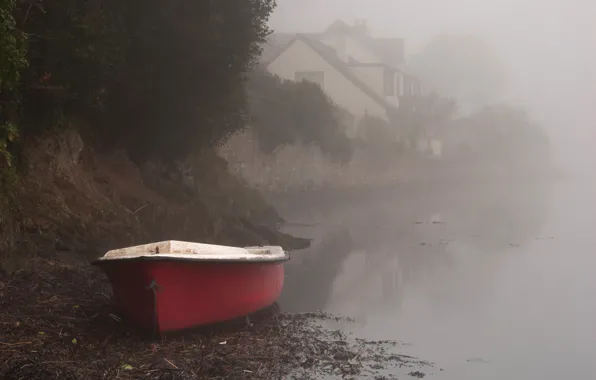 Картинка туман, река, берег, лодка, дома, утро