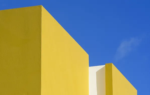 Небо, стена, дома