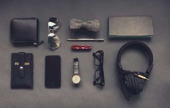 Бабочка, часы, наушники, очки, ручка, блокнот, мужчина, смартфон