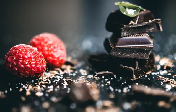 Картинка малина, фон, черный, шоколад, плитки шоколада