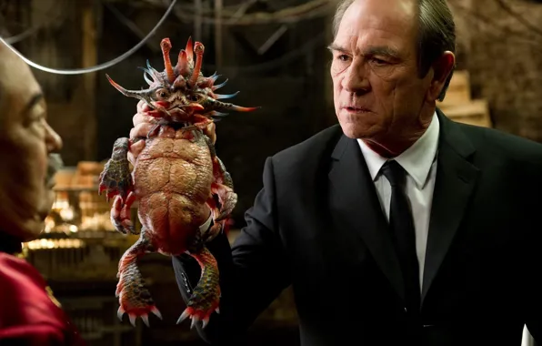Пиджак, тварь, Томи ли Джонс, MIB, Люди в чёрном