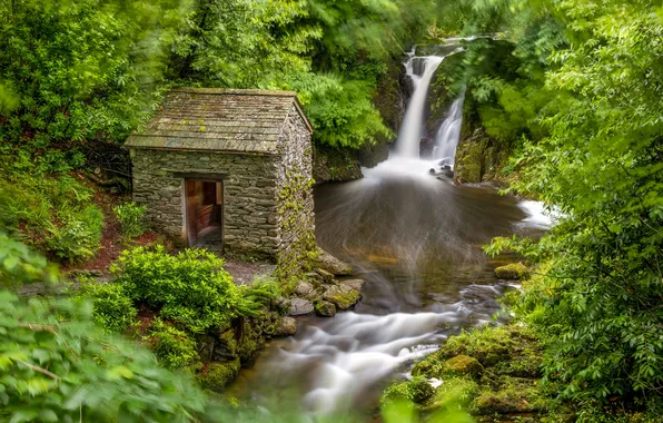 Картинка лес, река, Англия, водопад, домик, хижина, England, Озёрный край