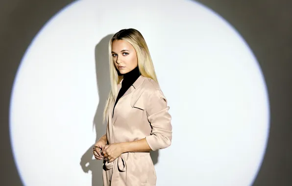 Поза, макияж, фигура, актриса, hair, фон стена, Madison Iseman, Мэдисон Айсмен