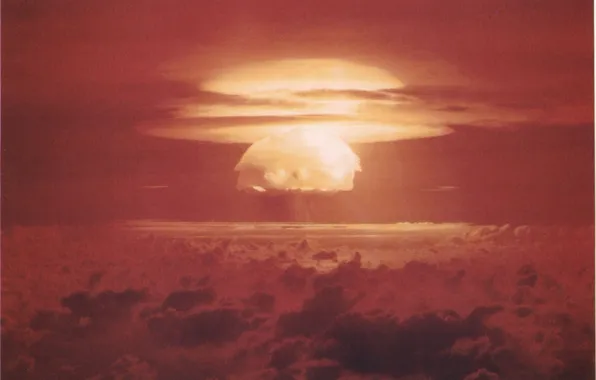 Облака, ядерный взрыв