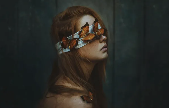 Девушка, бабочки, стиль, темный фон, повязка, рыжеволосая, Marketa Novak