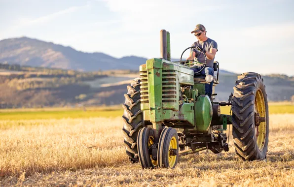 Картинка Мужчина, 1947, John Deere, Трактор, John Deere Model A, Row crop tractor, Трактор для посевных …