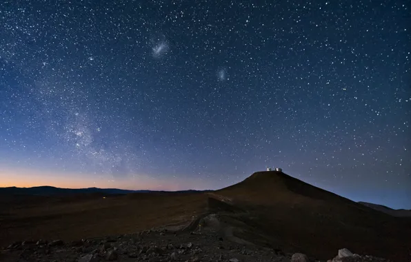 Картинка небо, звезды, ночь, пустыня, Млечный путь, Чили, Атакама, Магеллановы облака