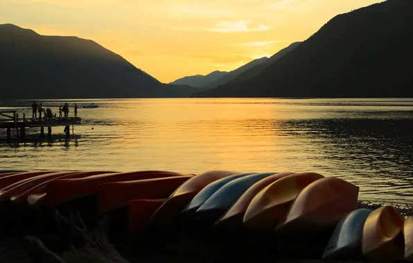 Картинка закат, горы, озеро, лодки