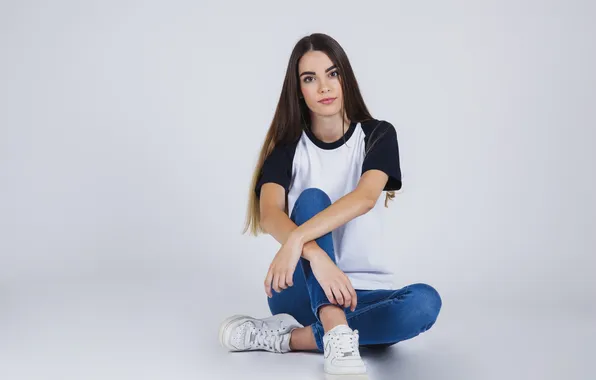 Картинка girl, beautiful, jeans, sweet, gorgeous, sneakers