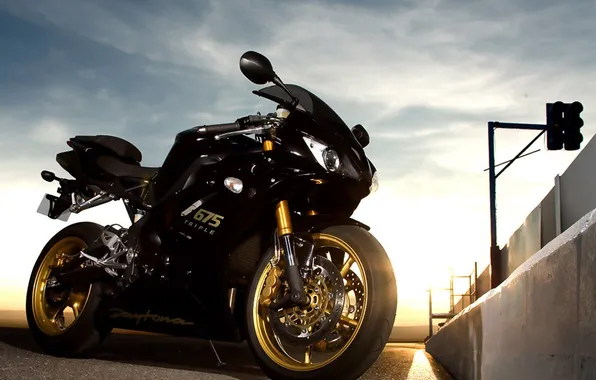 Дорога, закат, Triumph Daytona 675 Triple