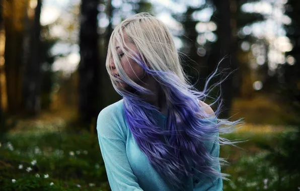 Картинка лес, цветы, волосы, forest, flowers, hair, фиолетовый-светлые волосы, purple-blonde hair