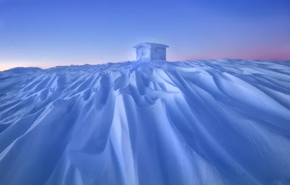 Картинка зима, снег, избушка, сугробы, домик, Андрей Базанов