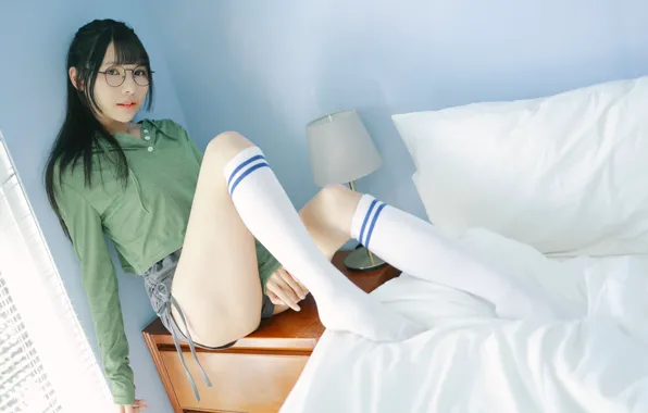 Картинка Asian, model, women, glasses, sitting, socks, thighs, bent legs