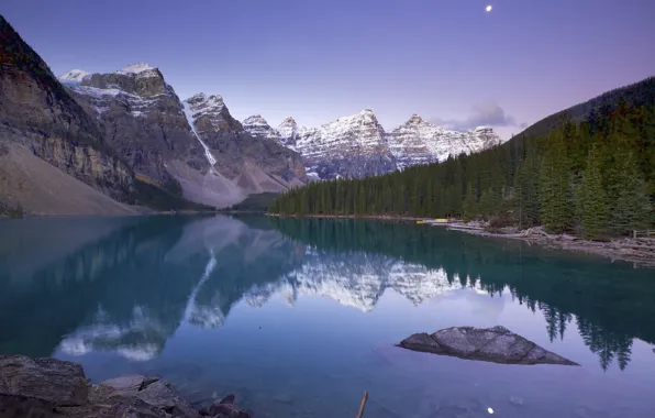 Картинка лес, небо, облака, деревья, горы, озеро, скалы, Канада
