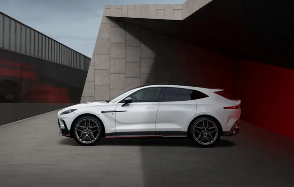 Aston martin, 2026, dbx s